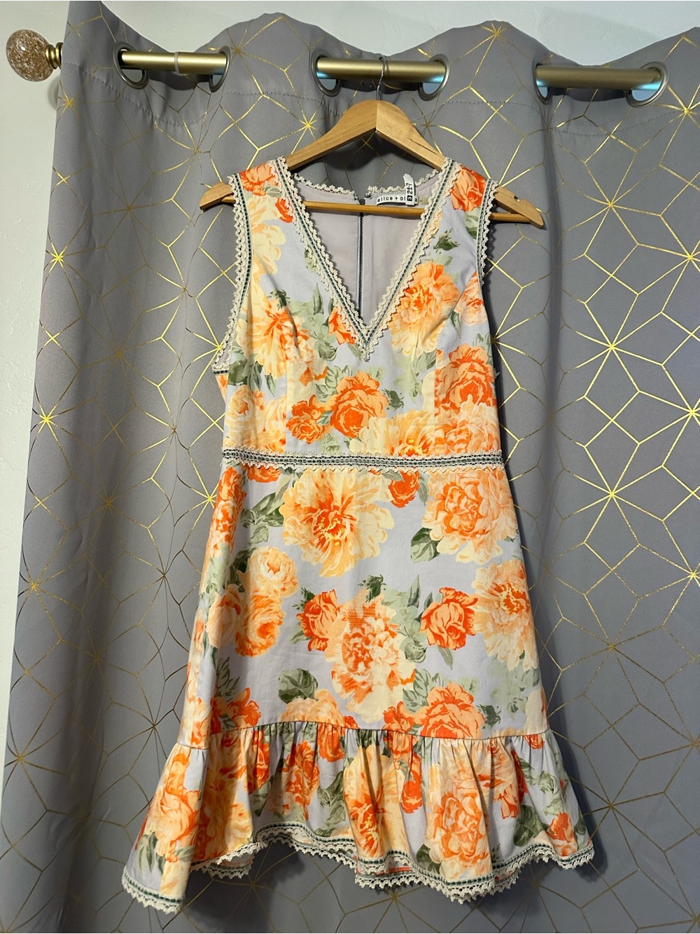 Alice and Olivia Floral V-Neck Sleeveless Summer Dress in Orange Peach